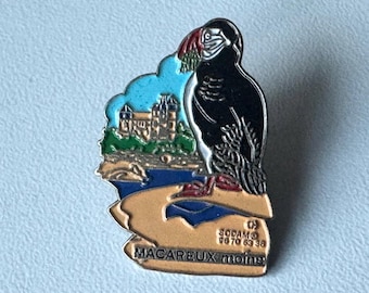Wear Macareux Moine – Rare Puffin Pin with Coastal Scene