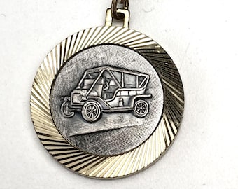 Mercedes 8/18 PS Keychain – Embossed Medallion with Pre-War Phaeton (1910–1912
