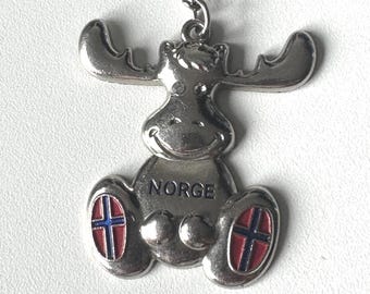 Moose with Flag Feet – Norway Souvenir Keychain