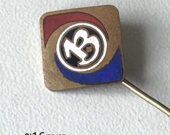 Barum Enamel Lapel Pin – White B Logo with Red‑Blue Curves, Rare Tire Badge