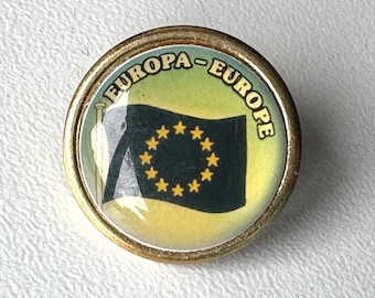 Europe Flag Pin – Round Epoxy Souvenir Badge for Collectors