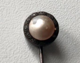 Tie Pin with Faux Pearl – Timeless Style with Character