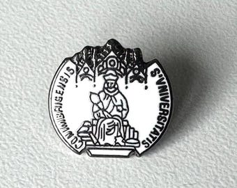 Enamel university pin – classic academic seal collectible