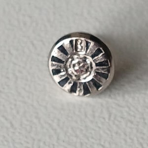 Round Table Logo Pin - Emailliert - 6mm