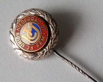BdF pin: A jewel for chess fans!
