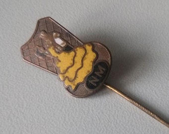 NM dance badge: Enamel pin 60s