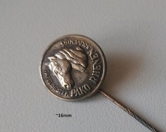 PAKO RHENEN: The finest horse heads for your lapel!