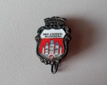 A piece Bad Sooden-Allendorf: A brooch with the coat of arms of the spa town
