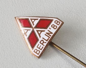 Exclusive Mitsubishi Motors Lapel Pin – AAA Berlin 1988, Historic Collector Item!