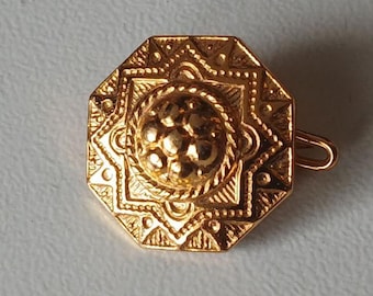 Octagon Brooch with Relief – Geometric Elegance in Wearable Form