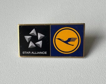 Rare STAR ALLIANCE Lufthansa Logo Pin – Authentic Collector Piece for Aviation Fans