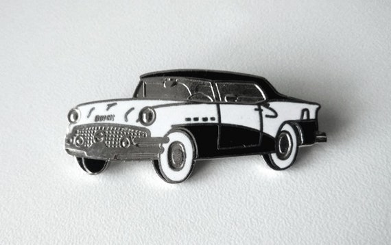 BUICK Roadmaster Coupé (year of construction 1953–1958) motif brooch enamel