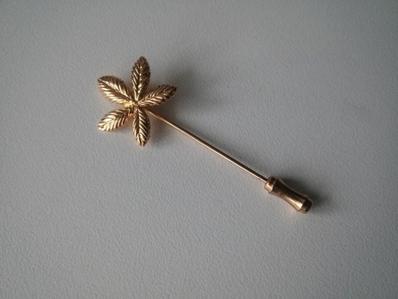 Chestnut, chestnut leaf 5 leaved pin, tie pin, lapel pin, brass, embossed, gold-plated
