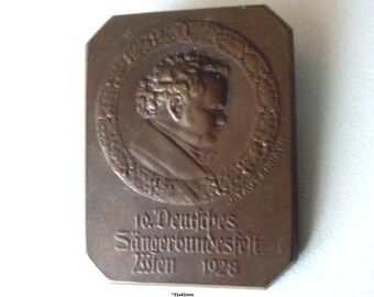 Historic Elegance: 1928 Vienna Singers’ Festival Brooch