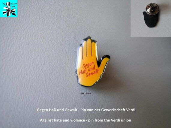 Against hate and violence - pin from the Verdi union