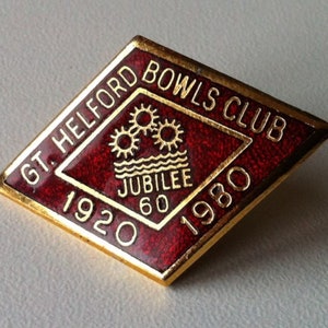GT Hellford Bowlsclub: celebrate the sport of bowling with the enamel pin!
