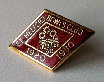 GT Hellford Bowlsclub: celebrate the sport of bowling with the enamel pin!