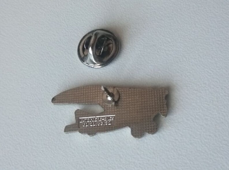 LATECOERE aircraft motif monoplane strutted l/'A\u00e9ropostale pin badge enamelled gray 1990s