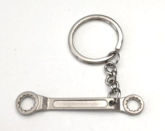 Tool meets Style – Double Ring Wrench Metal Keychain