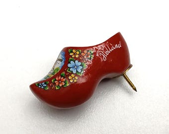 Holland Clog Pin - A Touch of Tradition!