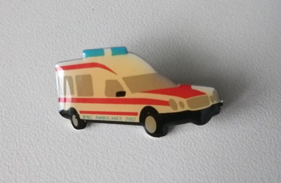 Mercedes-Benz BINZ ambulance pin