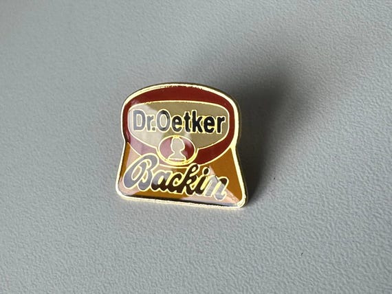 Dr. Oetker Backin pin – 90s brand emblem