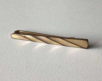 Elegant Gold Tie Bar – Diagonal Stripe Pattern, 70s Style!
