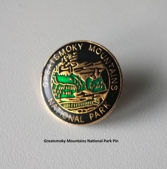 Discover the natural beauty of the Great Smoky Mountains National Park Pin Badge