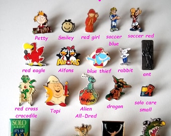 Various comic pins - choose!