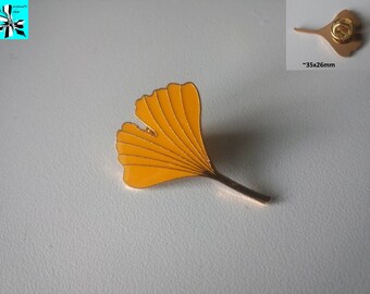 90s Retro Ginkgo Leaf Pin – Vintage Collectible Jewelry for Nature Lovers