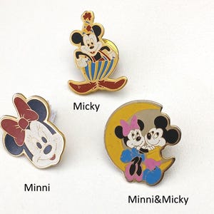 Disney&#39;s Minnie and Mickey Pins - A Touch of Magic!