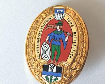 Royal Shooting Heritage – Embossed Brooch from Mitterteich with Crest & Marksman