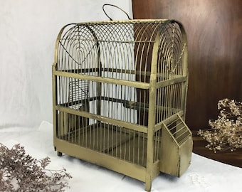 GOUDEN vogelkooi om op te hangen / Frans antiek / 2 feeders draad & verwijderbare lade hout / huis met VOGELS / cottage decoratie