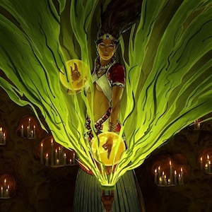 Op de afbeelding: Een vrouw in een kleurrijke outfit staat in een donkere kamer met kaarsen en houdt gloeiende bollen in haar handen. Groene energie stroomt uit de bollen en creëert een mystieke sfeer.