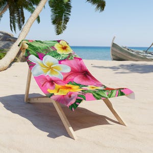 Lebendiges Blumen Strandtuch, Tropisches Handtuch, Sommer Essentials, Accessoire am Pool, Urlaub Must-Have, Geschenk für Strandliebhaber