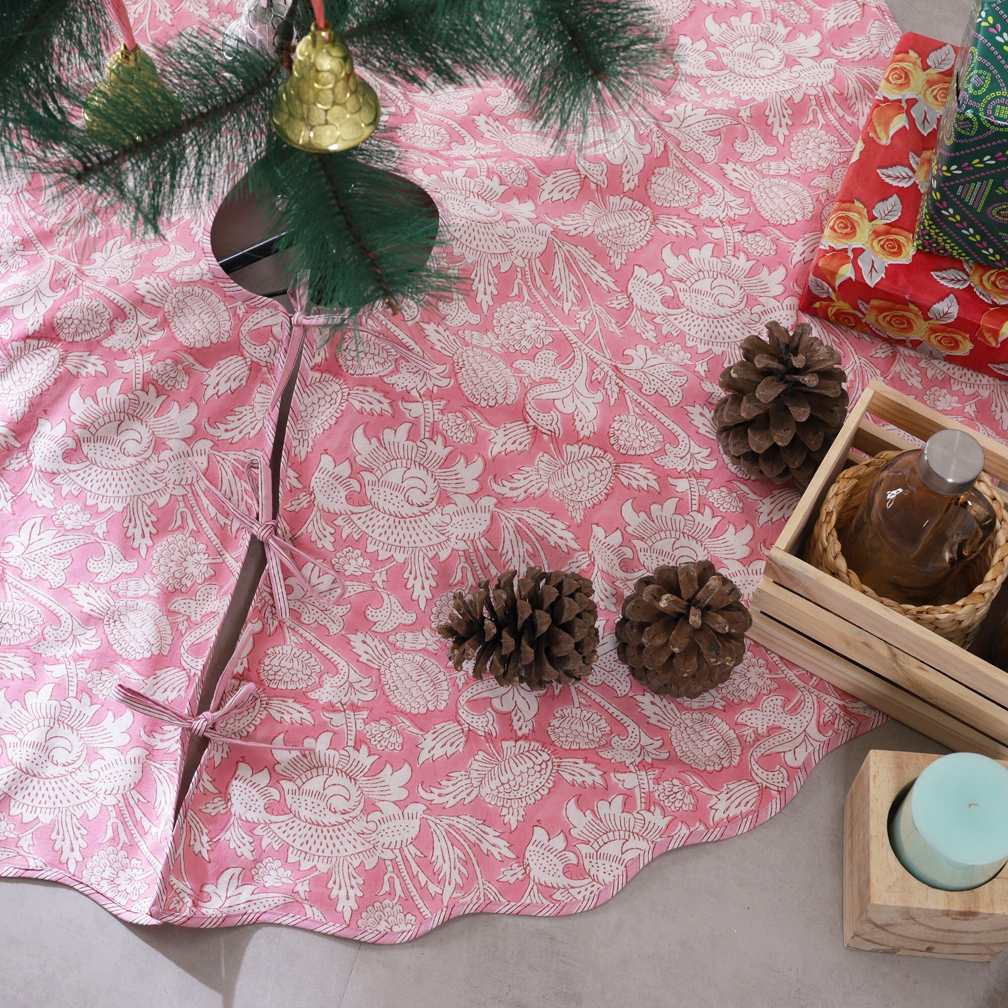 Jupe De Sapin De Noël Vintage, Beige Brodé Floral, Doublée, Bord Festonné - Années 70