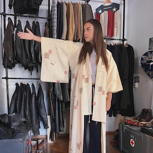 Vintage Honeycomb Pattern Japanese Kimono Robe, Composition Appears to be Silk, One Size, Open Front