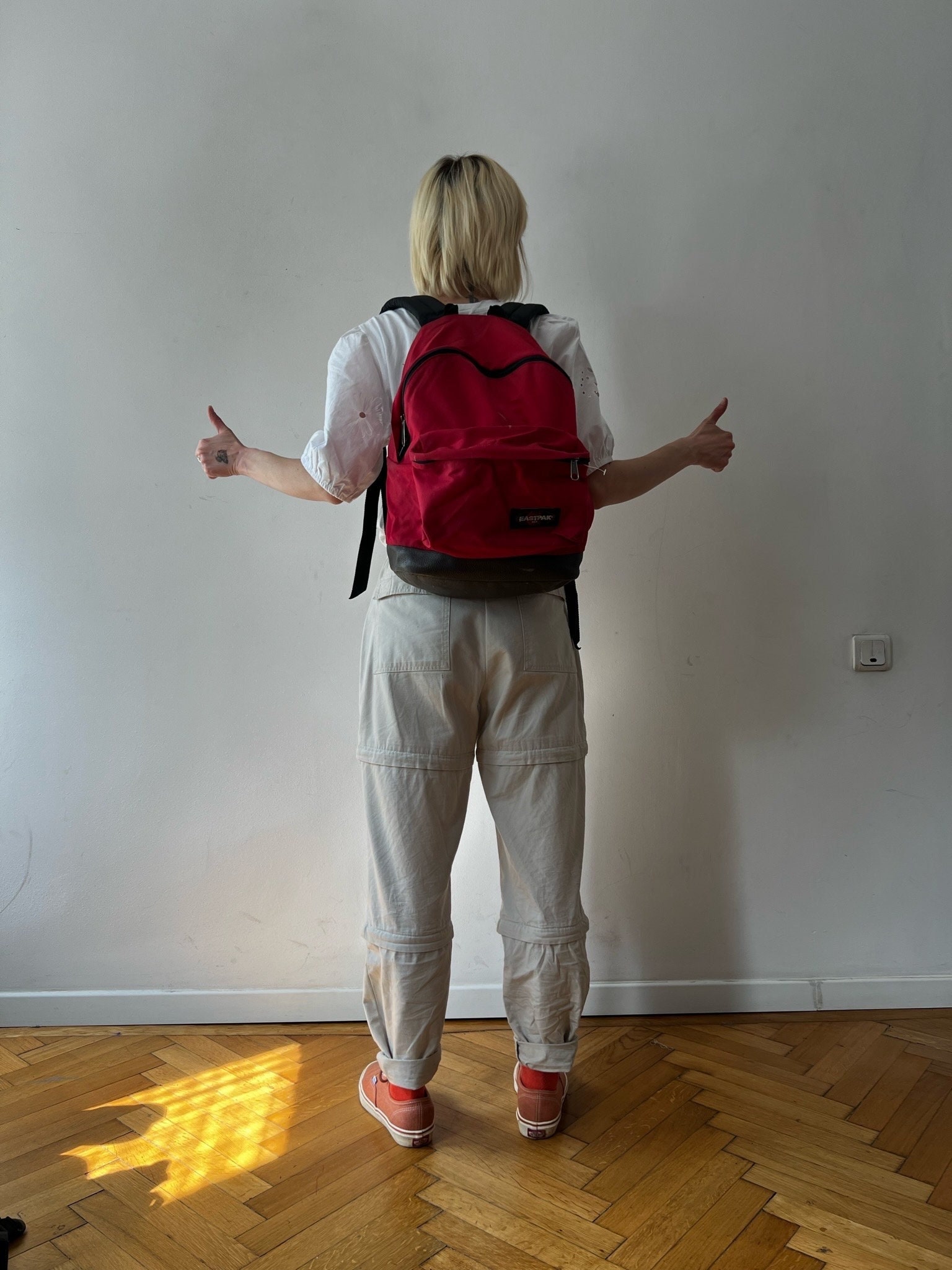 De andere dag Tijdens ~ Werkloos Vintage Red Eastpak USA Backpack With Leather Bottom - Etsy