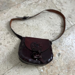 Bolso bandolera de piel de vaca vintage, bolso bandolera de piel estilo hippie vintage, cierre de gancho y ojal, correa de piel ajustable