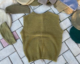 Vintage 1970 Romanian Socialist Republic (RSR) MAN army wool knitted vest, Light Green Color, Cropped Fit, Tight Collar, Military Surplus