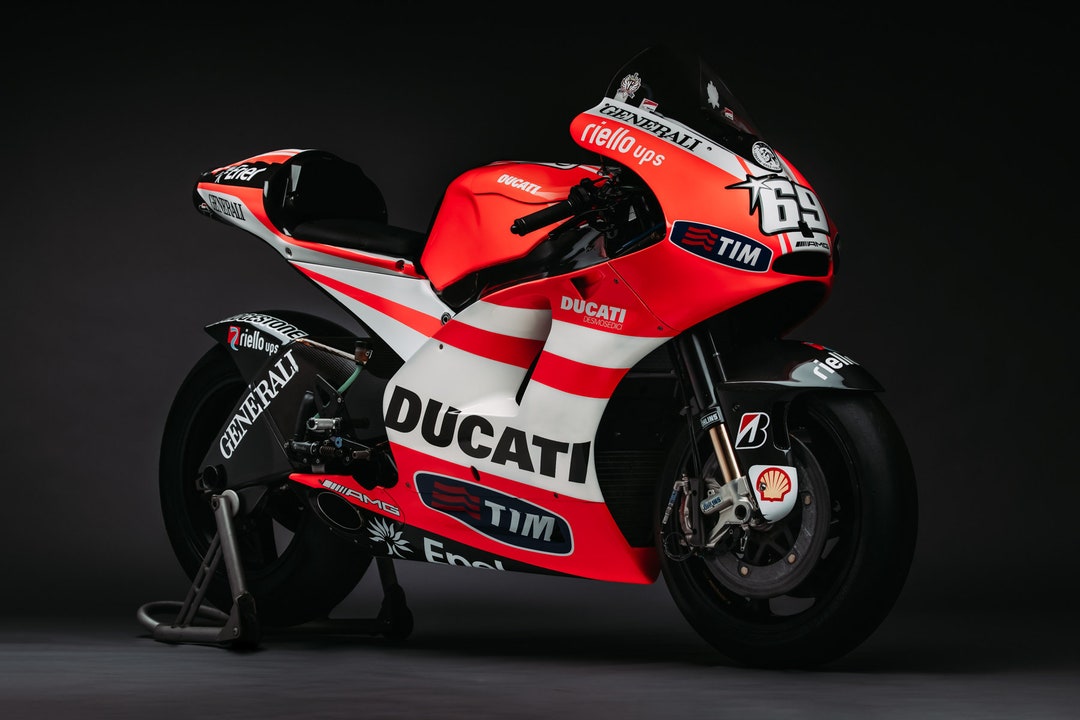 Ducati GP11 Nicky Hayden Motogp - Art Print 24