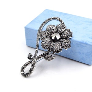 Rhinestone Black Flower Brooches for Women Vintage Elegant Large Brooch Pin Winter Coat Sweater Broches High Quality