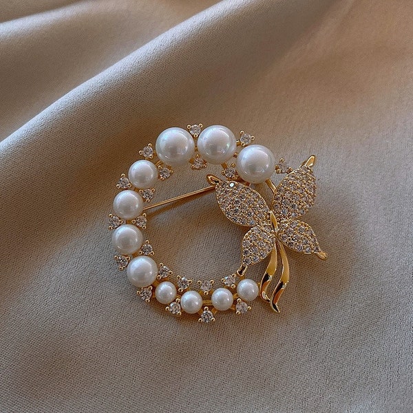 Pearl and Rhinestone Circle Brooches for Women Baroque Trendy Elegant Butterfly Brooch Pins Party Wedding Gifts