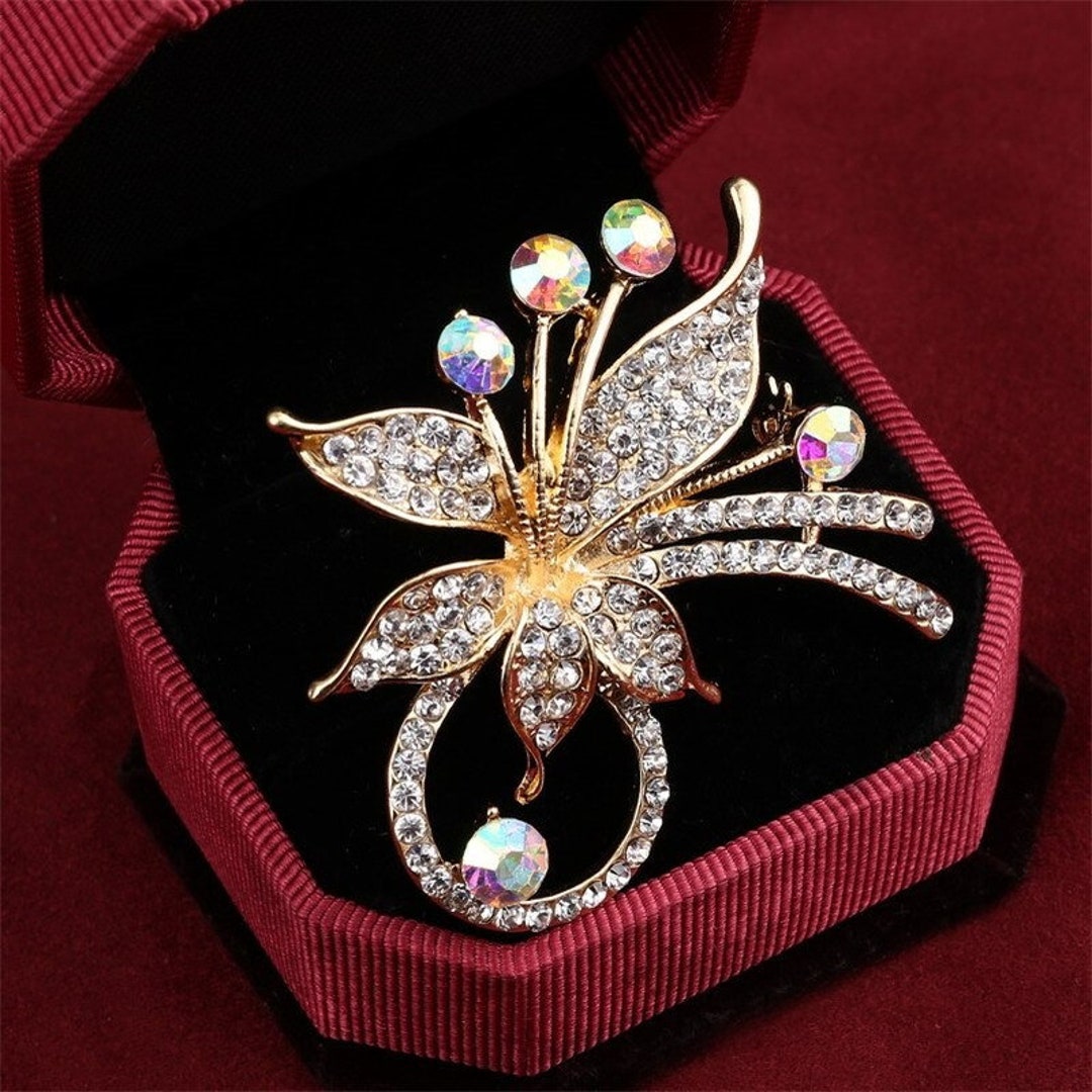 Frcolor Elegant Handmade Flower Shaped Brooch Alloy Diamante Brooch Jewelry Accessories Corsage Gift for Mother's Day, Adult Unisex, Size: One size, Grey Type