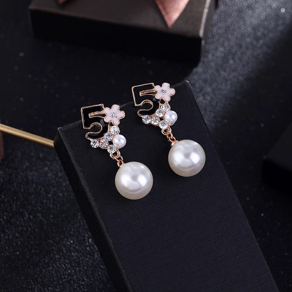 Boucles d'oreilles asymétriques fleurs de camélia Shadow Quality femmes Boucles d'oreilles fleurs 5 perles rose poudré