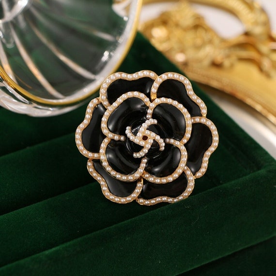 Fashion Camellia Flower Brooch Pins Brooches Women Dressing Decoration  Jewelry
