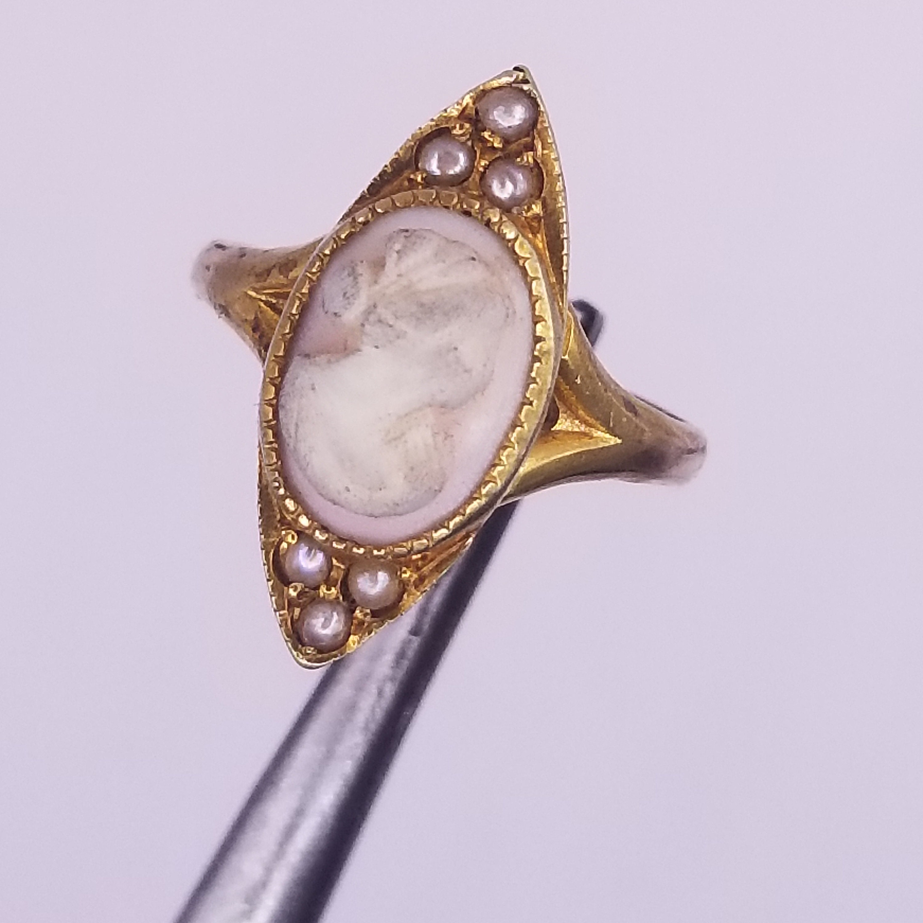 Vintage cameo 14kt ring