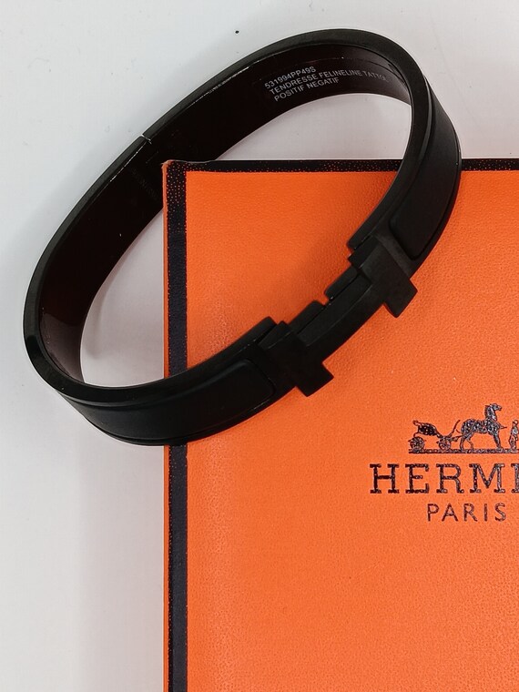 Hermes White Clic Clac H Narrow Enamel Bracelet PM GHW – Madison Avenue  Couture