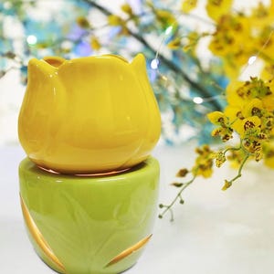 Tea Light Wax Warmer Bundle With 2 Tea Lights and 3oz Wax Melts| Unique Flower Shape | Vibrant Spring Color |Gift for Her| Birthday Gift