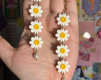 Daisy dangly clay earrings